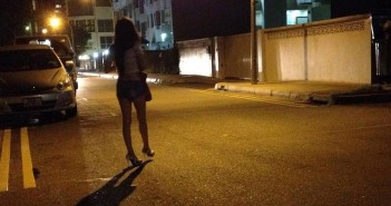 “Ladies” of the Night(ah gua) at Geylang ST_20150114_OCGEYL14__980218e_2x