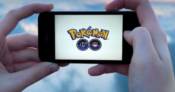 Pokemon Go: Pikachu causes accident in the middle of the highway! Pokemon Go: Pikachu causes accident in the middle of the highway!