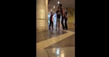 TEENS SPOTTED FIGHTING AT GOLDEN MILE. OVER GIRL OR MONEY? (VIDEO)