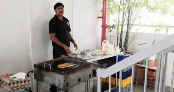 YISHUN HDB LEVEL 10 GOT SELL MURTABAK. YISHUN AGAIN YISHUN HDB LEVEL 10 GOT SELL MURTABAK. YISHUN AGAIN